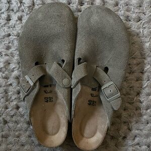 Birkenstock Clogs in Khaki Green